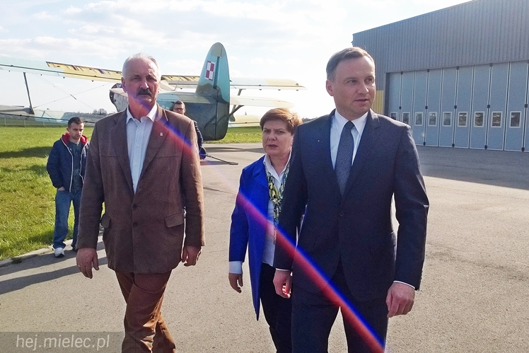 Andrzej Duda w Mielcu. Konferencja prasowa ws. przetargu na śmigłowce dla wojska