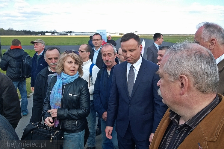 Andrzej Duda w Mielcu. Konferencja prasowa ws. przetargu na śmigłowce dla wojska