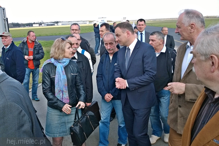 Andrzej Duda w Mielcu. Konferencja prasowa ws. przetargu na śmigłowce dla wojska