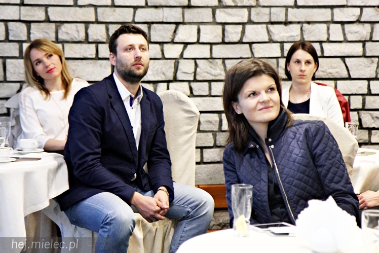 Kubek Biznesu: Jak zwiększyć sprzedaż w firmie?