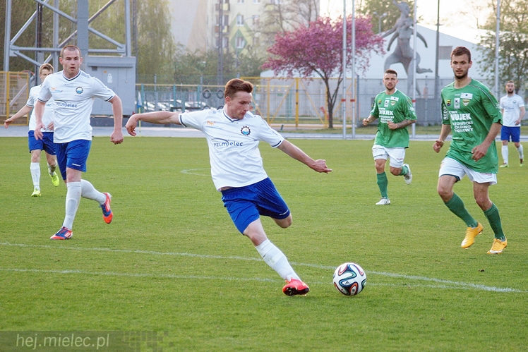 Lider 2 ligi piłkarskiej poległ w Mielcu!