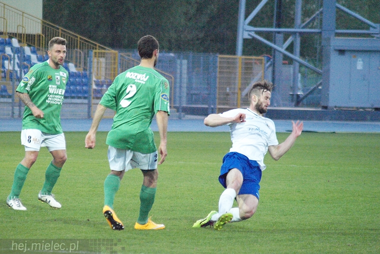 Lider 2 ligi piłkarskiej poległ w Mielcu!