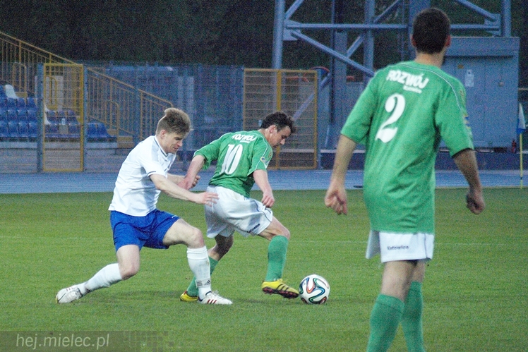 Lider 2 ligi piłkarskiej poległ w Mielcu!