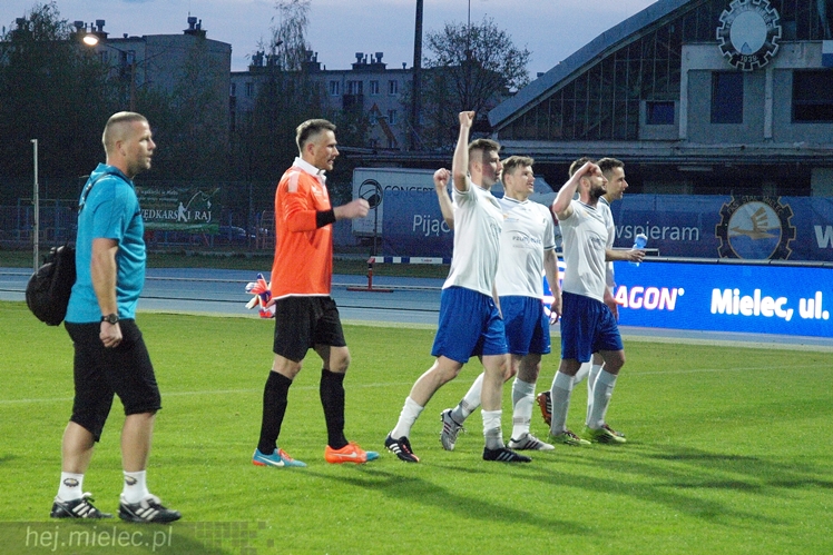 Lider 2 ligi piłkarskiej poległ w Mielcu!