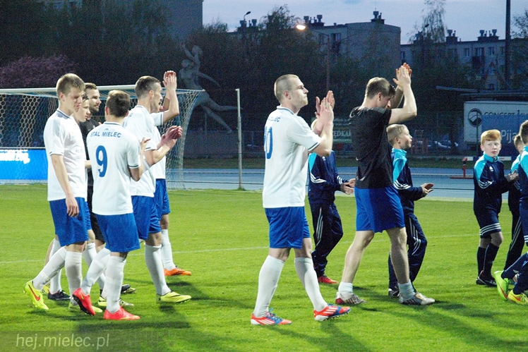 Lider 2 ligi piłkarskiej poległ w Mielcu!