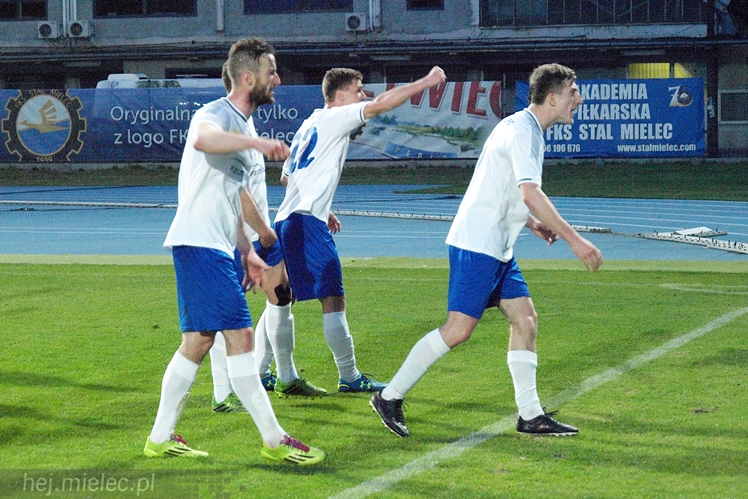Lider 2 ligi piłkarskiej poległ w Mielcu!