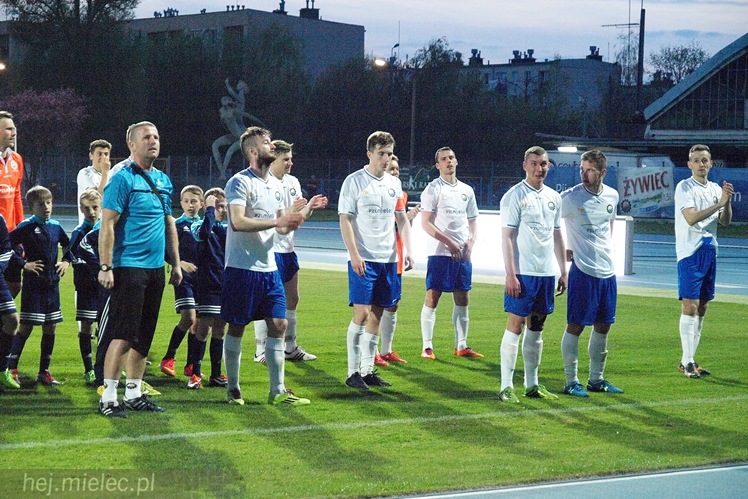 Lider 2 ligi piłkarskiej poległ w Mielcu!
