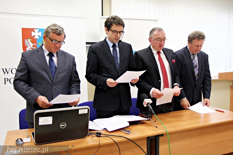 Radni Sejmiku Podkarpackiego w Mielcu skrytykowali przetarg MON na śmigłowce