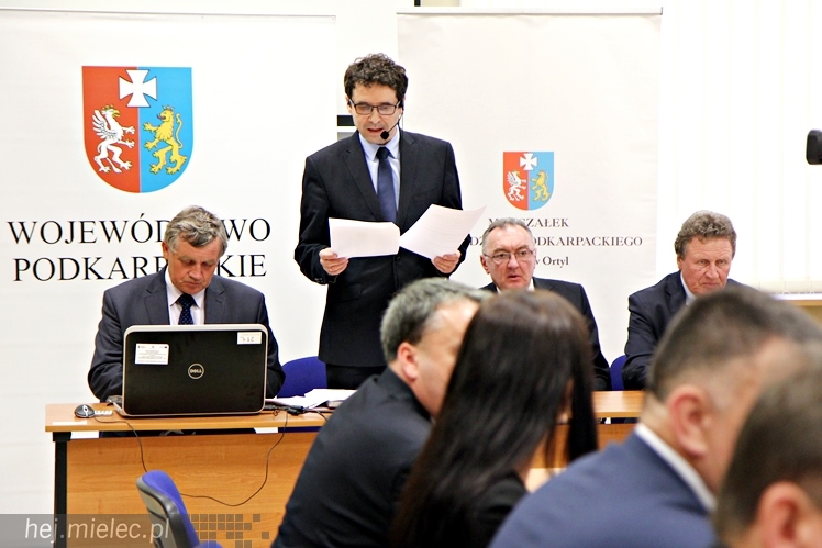 Radni Sejmiku Podkarpackiego w Mielcu skrytykowali przetarg MON na śmigłowce