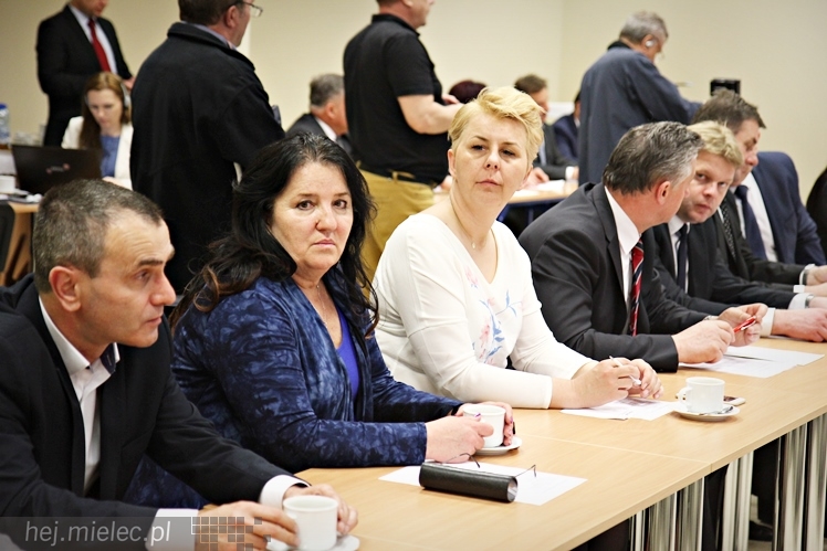 Radni Sejmiku Podkarpackiego w Mielcu skrytykowali przetarg MON na śmigłowce