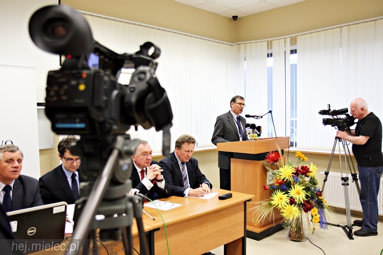 Radni Sejmiku Podkarpackiego w Mielcu skrytykowali przetarg MON na śmigłowce