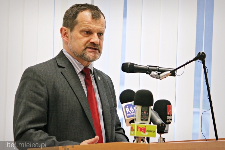 Radni Sejmiku Podkarpackiego w Mielcu skrytykowali przetarg MON na śmigłowce