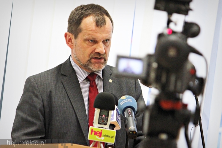 Radni Sejmiku Podkarpackiego w Mielcu skrytykowali przetarg MON na śmigłowce