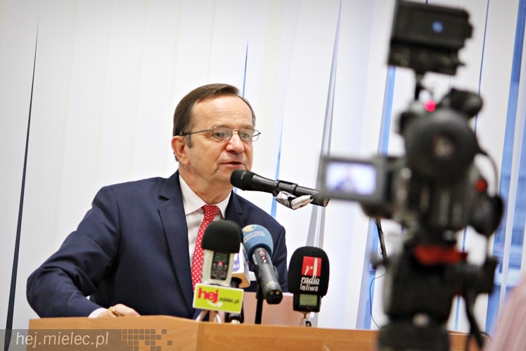 Radni Sejmiku Podkarpackiego w Mielcu skrytykowali przetarg MON na śmigłowce