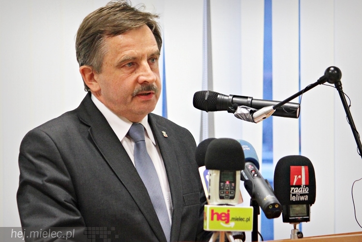 Radni Sejmiku Podkarpackiego w Mielcu skrytykowali przetarg MON na śmigłowce