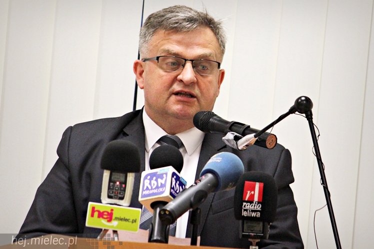 Radni Sejmiku Podkarpackiego w Mielcu skrytykowali przetarg MON na śmigłowce