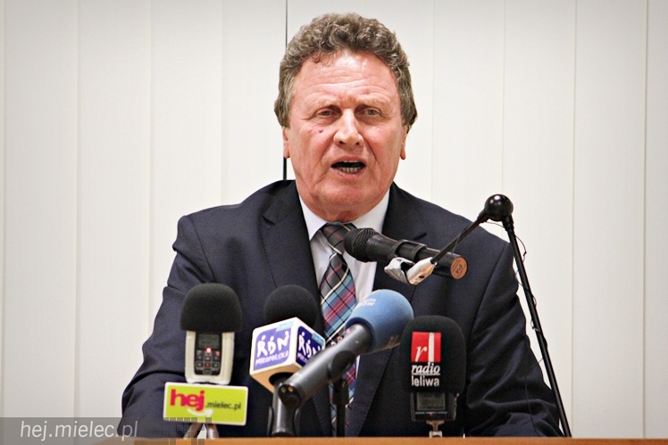 Radni Sejmiku Podkarpackiego w Mielcu skrytykowali przetarg MON na śmigłowce