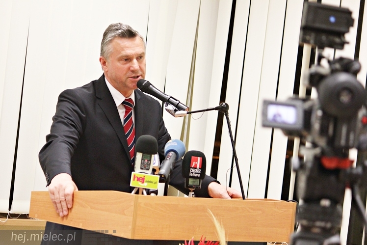 Radni Sejmiku Podkarpackiego w Mielcu skrytykowali przetarg MON na śmigłowce