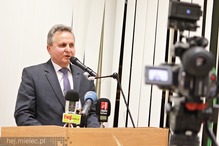 Radni Sejmiku Podkarpackiego w Mielcu skrytykowali przetarg MON na śmigłowce
