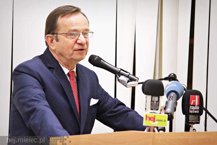 Radni Sejmiku Podkarpackiego w Mielcu skrytykowali przetarg MON na śmigłowce