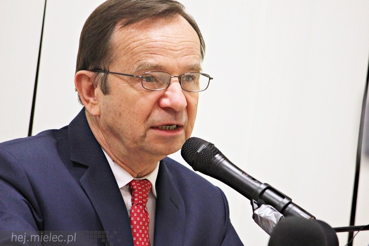 Radni Sejmiku Podkarpackiego w Mielcu skrytykowali przetarg MON na śmigłowce