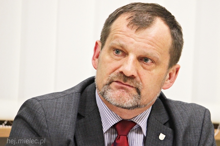 Radni Sejmiku Podkarpackiego w Mielcu skrytykowali przetarg MON na śmigłowce