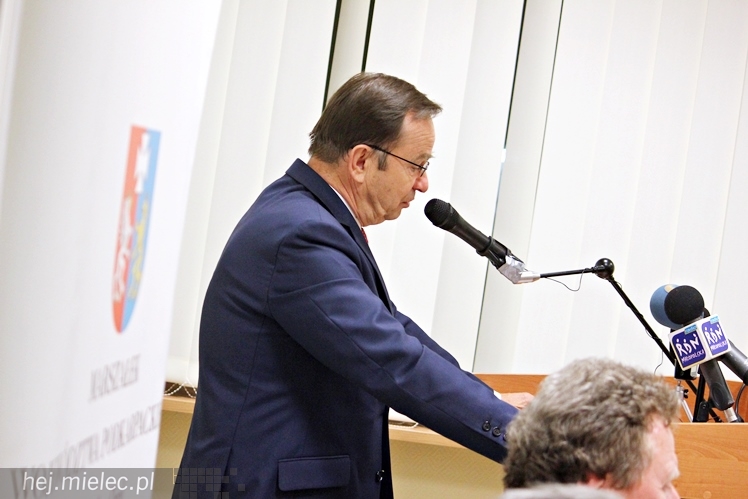 Radni Sejmiku Podkarpackiego w Mielcu skrytykowali przetarg MON na śmigłowce