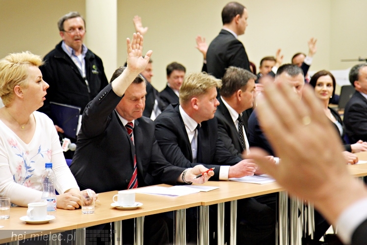 Radni Sejmiku Podkarpackiego w Mielcu skrytykowali przetarg MON na śmigłowce