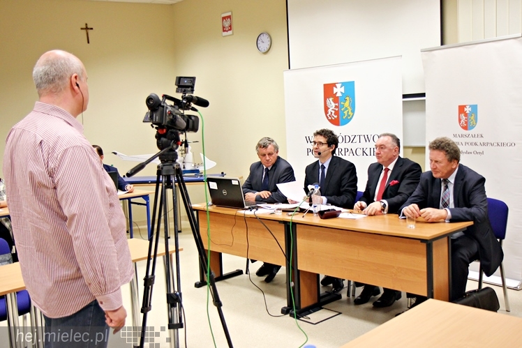 Radni Sejmiku Podkarpackiego w Mielcu skrytykowali przetarg MON na śmigłowce