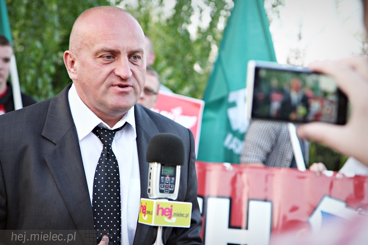 Kandydat na urząd Prezydenta RP Marian Kowalski w gospodarstwie w Złotnikach