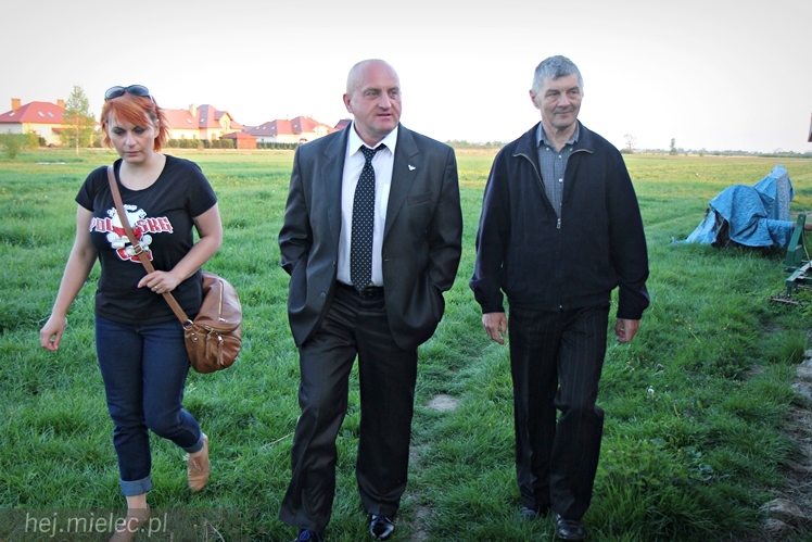 Kandydat na urząd Prezydenta RP Marian Kowalski w gospodarstwie w Złotnikach