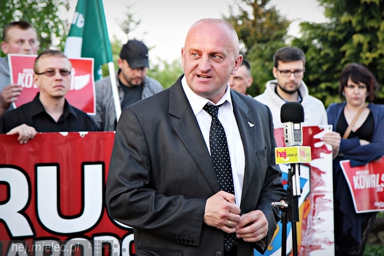 Kandydat na urząd Prezydenta RP Marian Kowalski w gospodarstwie w Złotnikach