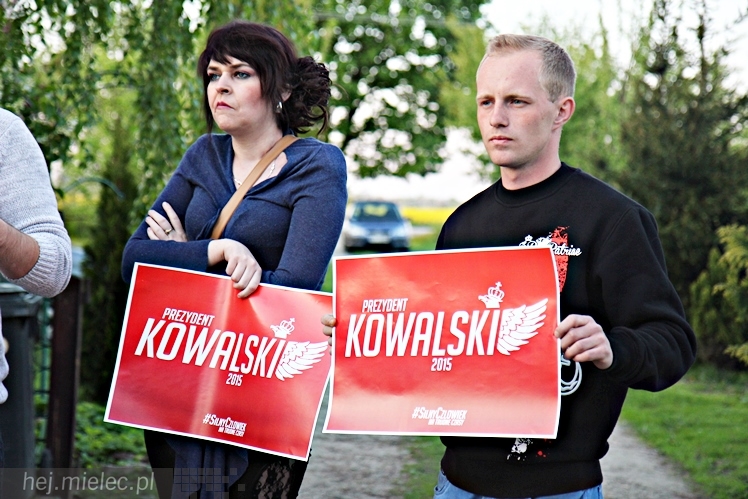 Kandydat na urząd Prezydenta RP Marian Kowalski w gospodarstwie w Złotnikach