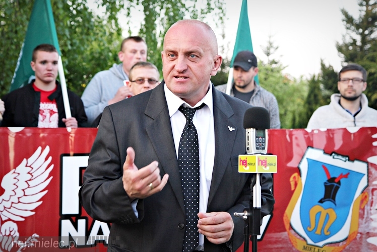 Kandydat na urząd Prezydenta RP Marian Kowalski w gospodarstwie w Złotnikach