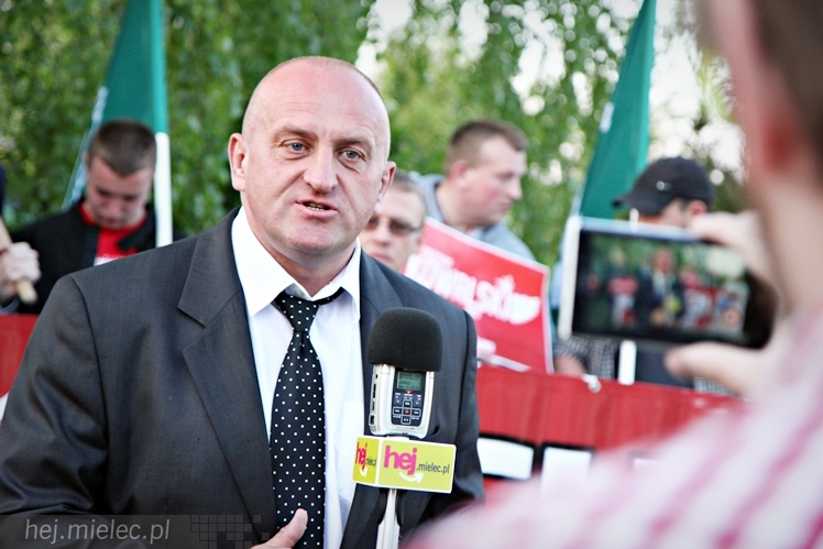 Kandydat na urząd Prezydenta RP Marian Kowalski w gospodarstwie w Złotnikach