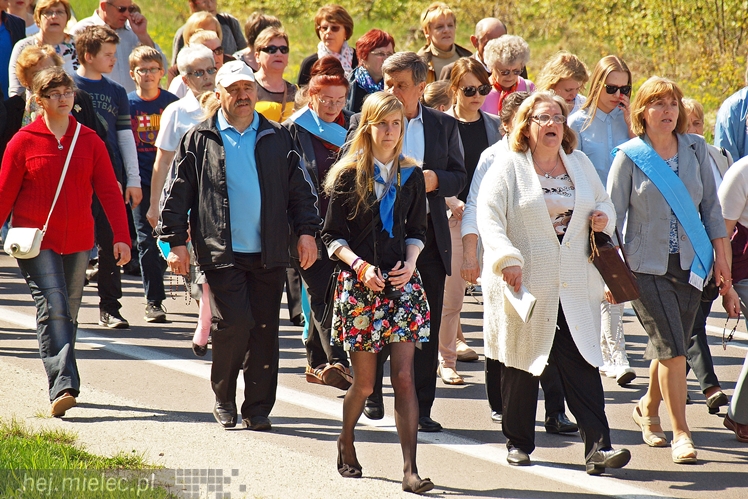 Wierni poszli do kapliczki na Biesiadce