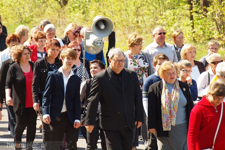 Wierni poszli do kapliczki na Biesiadce