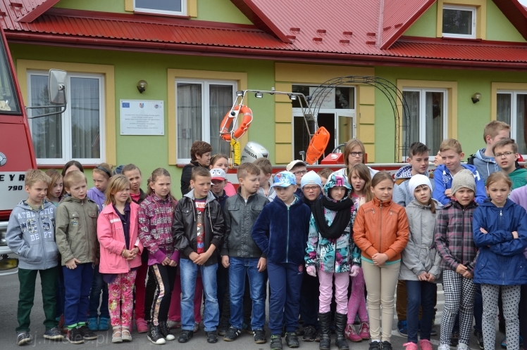 Pokaz strażaków z OSP Wadowice Górne dla uczniów
