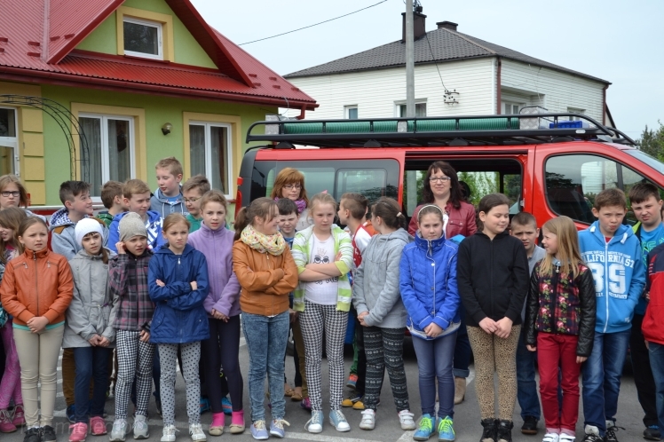 Pokaz strażaków z OSP Wadowice Górne dla uczniów