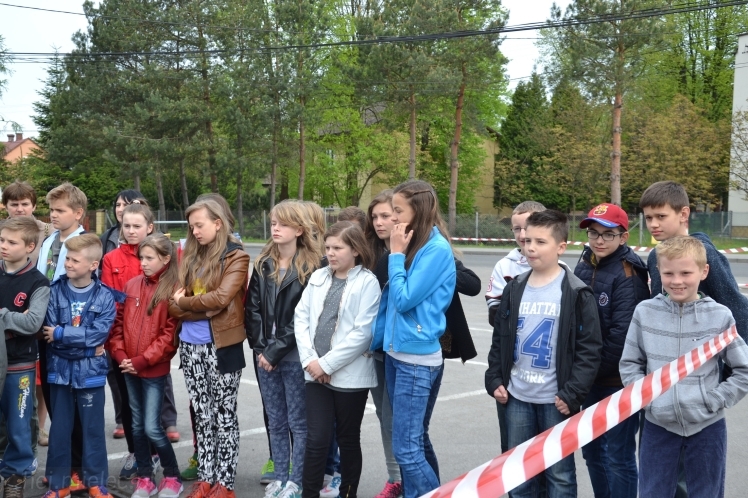 Pokaz strażaków z OSP Wadowice Górne dla uczniów