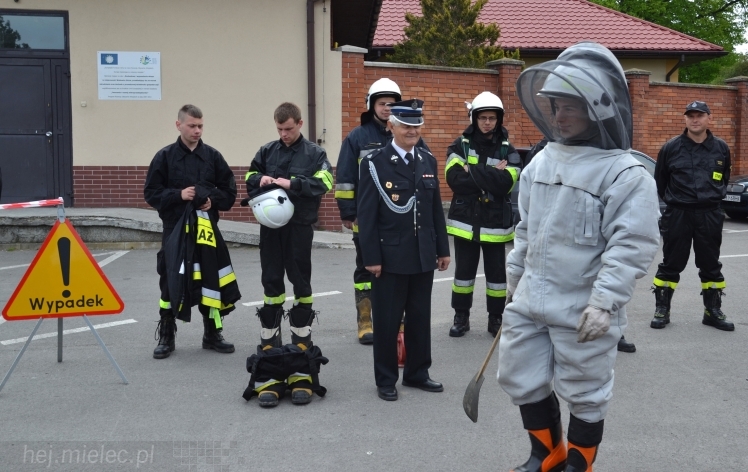Pokaz strażaków z OSP Wadowice Górne dla uczniów