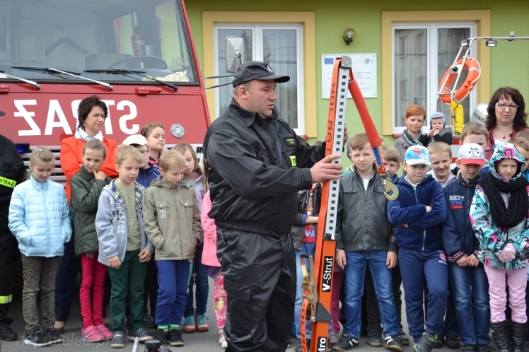 Pokaz strażaków z OSP Wadowice Górne dla uczniów