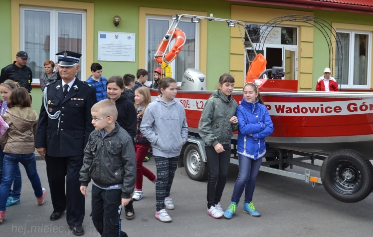 Pokaz strażaków z OSP Wadowice Górne dla uczniów