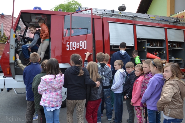 Pokaz strażaków z OSP Wadowice Górne dla uczniów