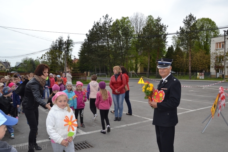 Pokaz strażaków z OSP Wadowice Górne dla uczniów