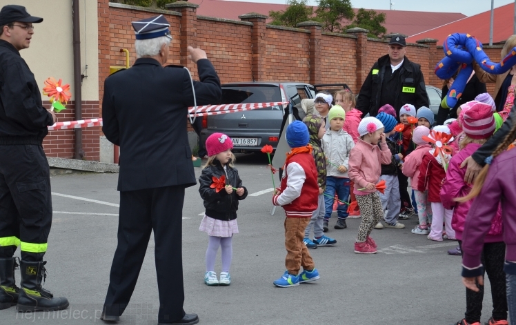 Pokaz strażaków z OSP Wadowice Górne dla uczniów
