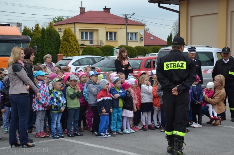 Pokaz strażaków z OSP Wadowice Górne dla uczniów