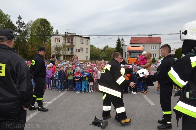 Pokaz strażaków z OSP Wadowice Górne dla uczniów