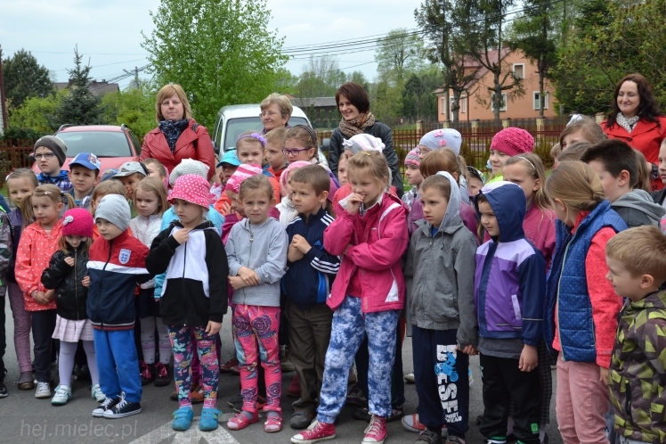 Pokaz strażaków z OSP Wadowice Górne dla uczniów
