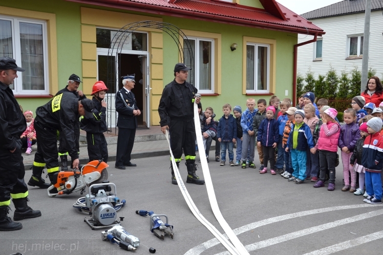 Pokaz strażaków z OSP Wadowice Górne dla uczniów